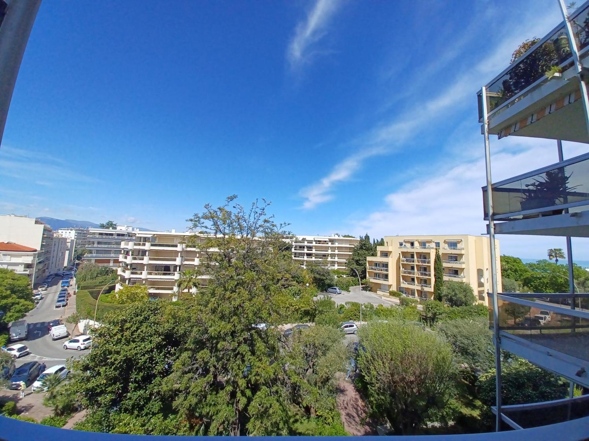Juan Les Pins Tanit Studio Climatise Vue Sur Mer Piscine Antibes Exterior photo