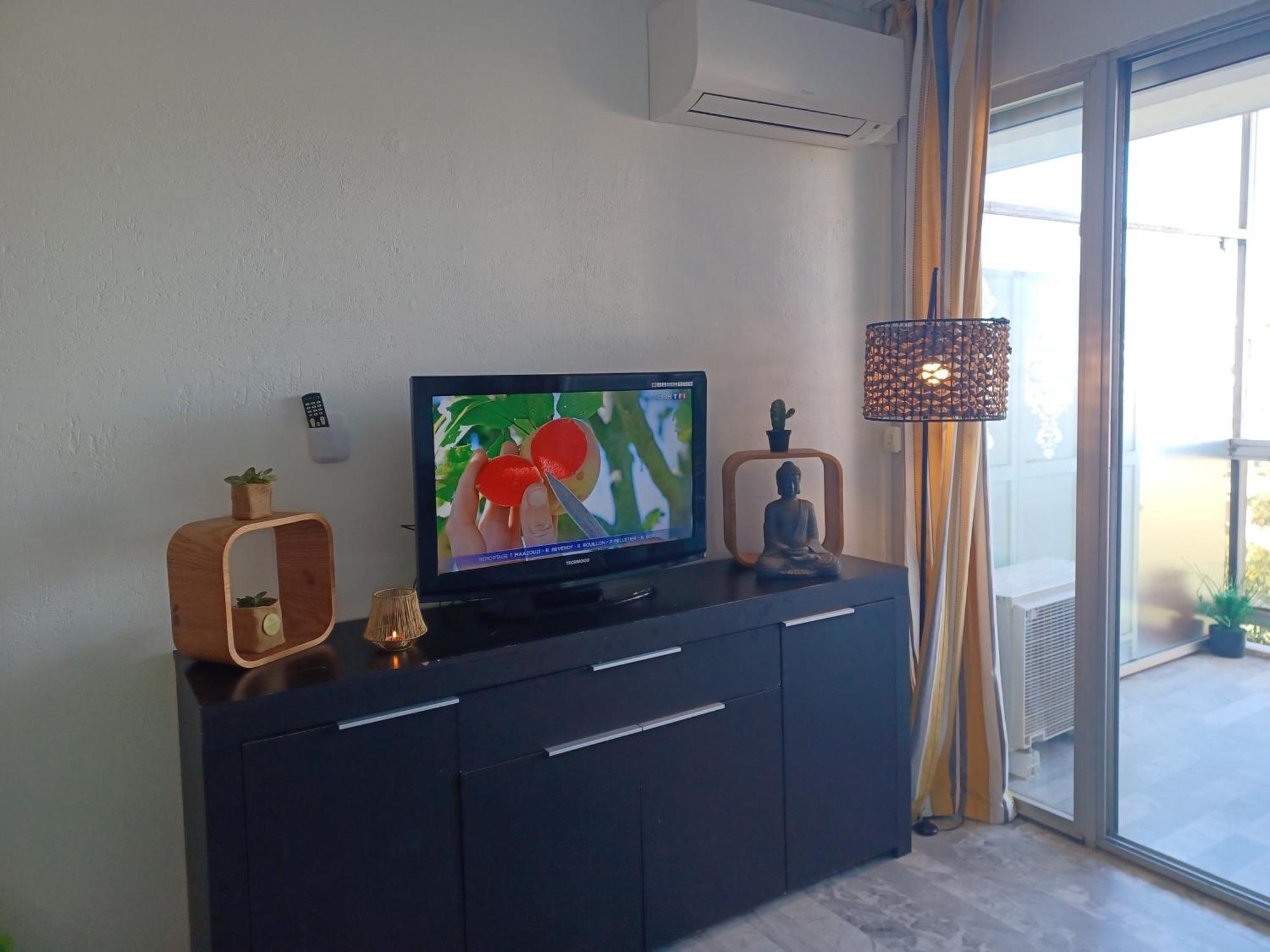 Juan Les Pins Tanit Studio Climatise Vue Sur Mer Piscine Antibes Exterior photo