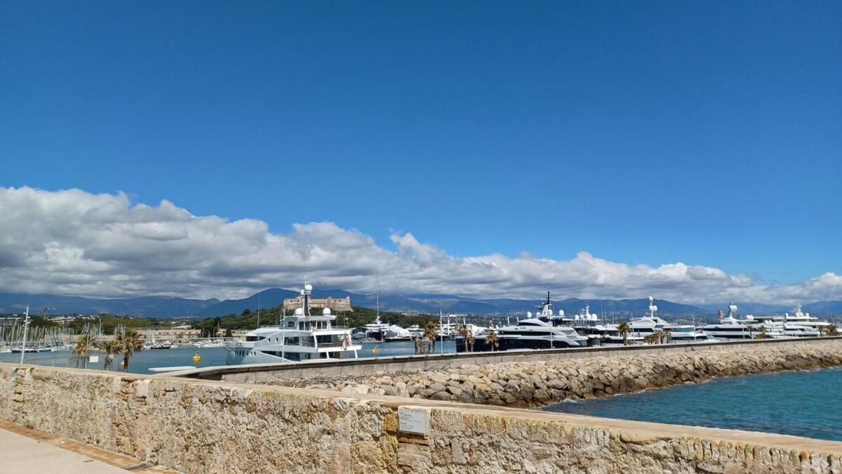 Juan Les Pins Tanit Studio Climatise Vue Sur Mer Piscine Antibes Exterior photo